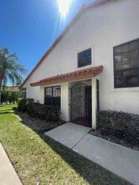 13501 Fountain View Blvd - Photo 2 of 28