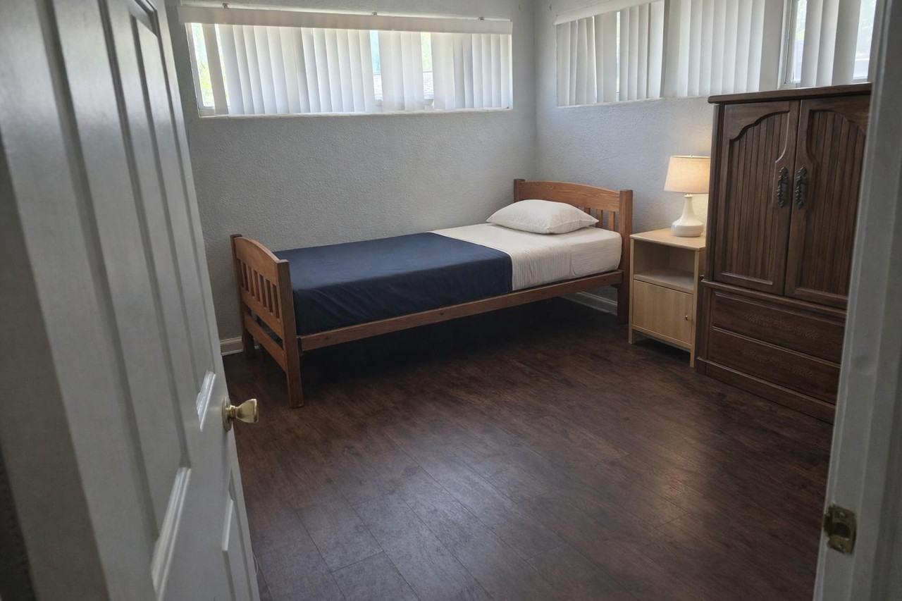 News St - Photo 2 of 2