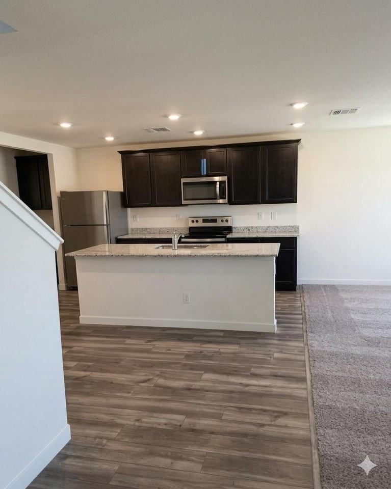 W 20th St - Photo 3 of 8