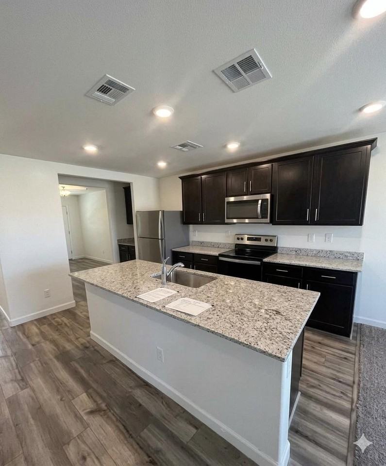 W 20th St - Photo 4 of 8