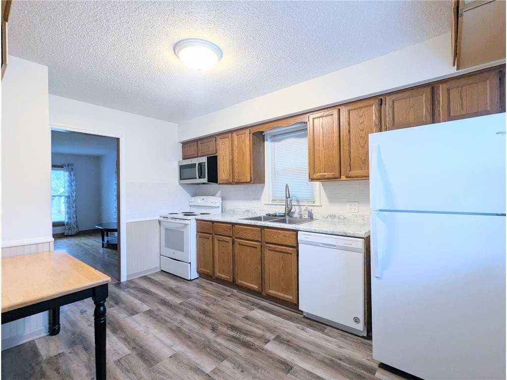 1618 Beech St - Photo 2 of 16