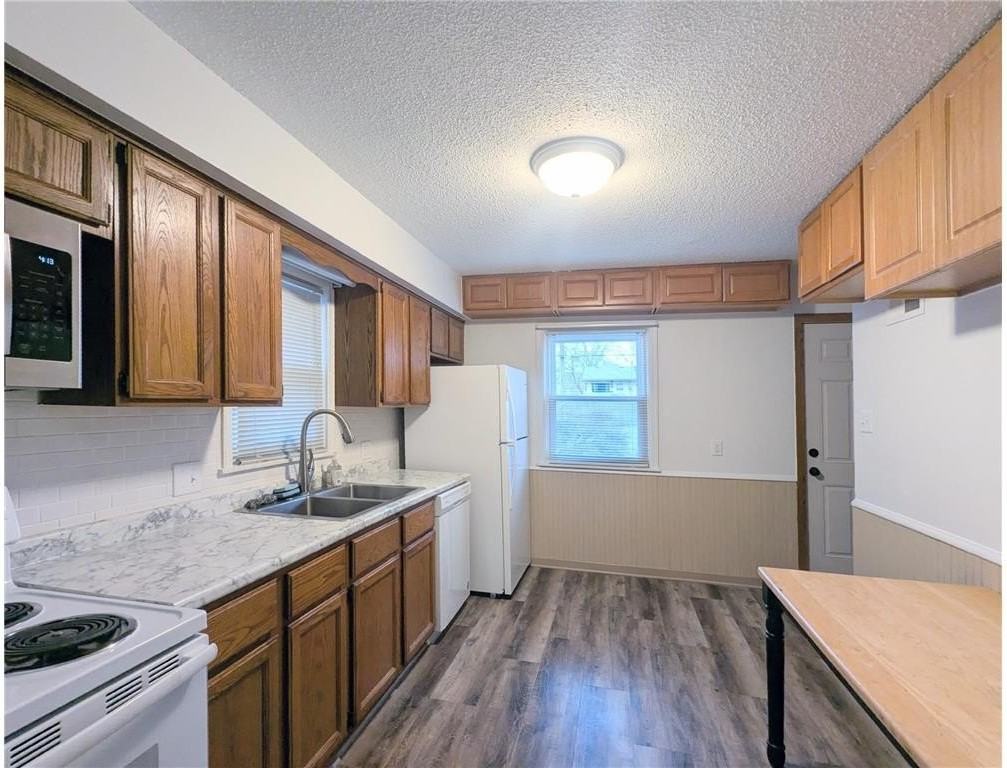 1618 Beech St - Photo 3 of 16