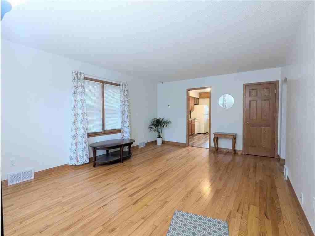 1618 Beech St - Photo 5 of 16