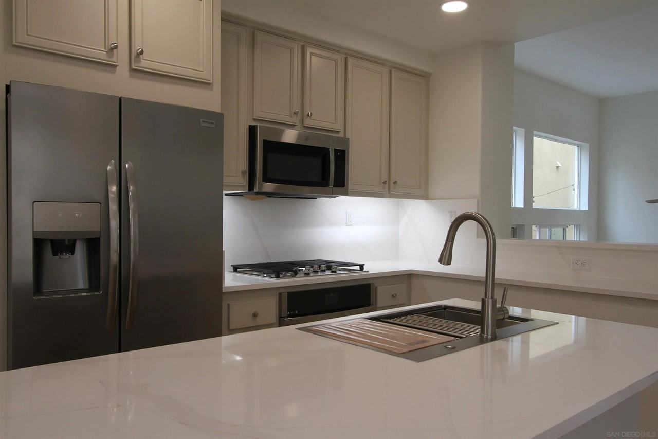 2884 Villas Way - Photo 3 of 25