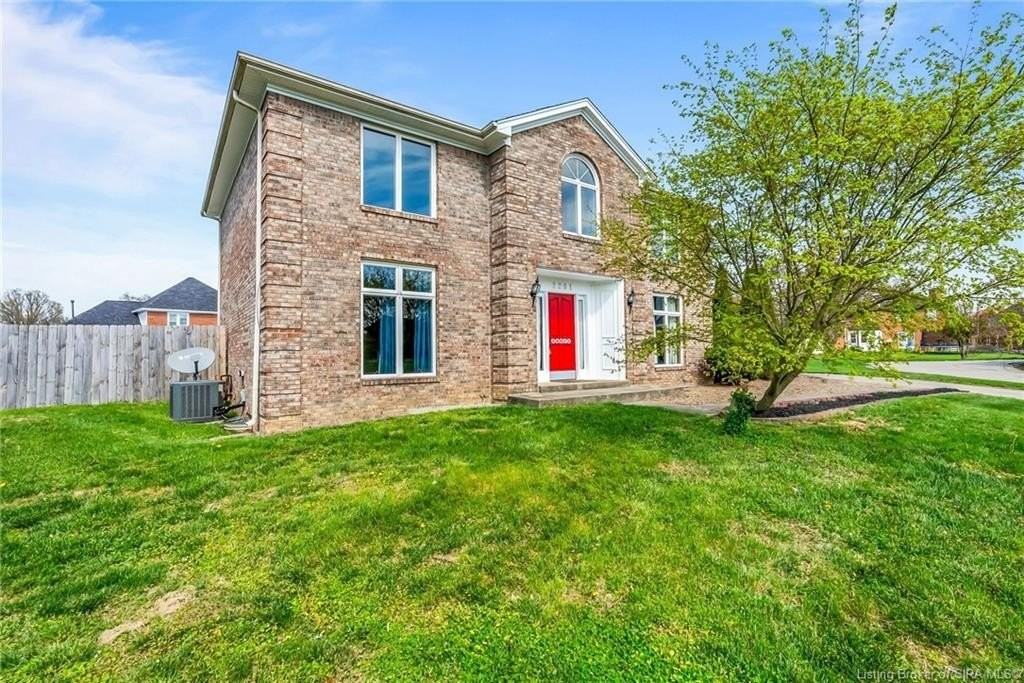 2201 Glenn Abbey - Photo 2 of 50