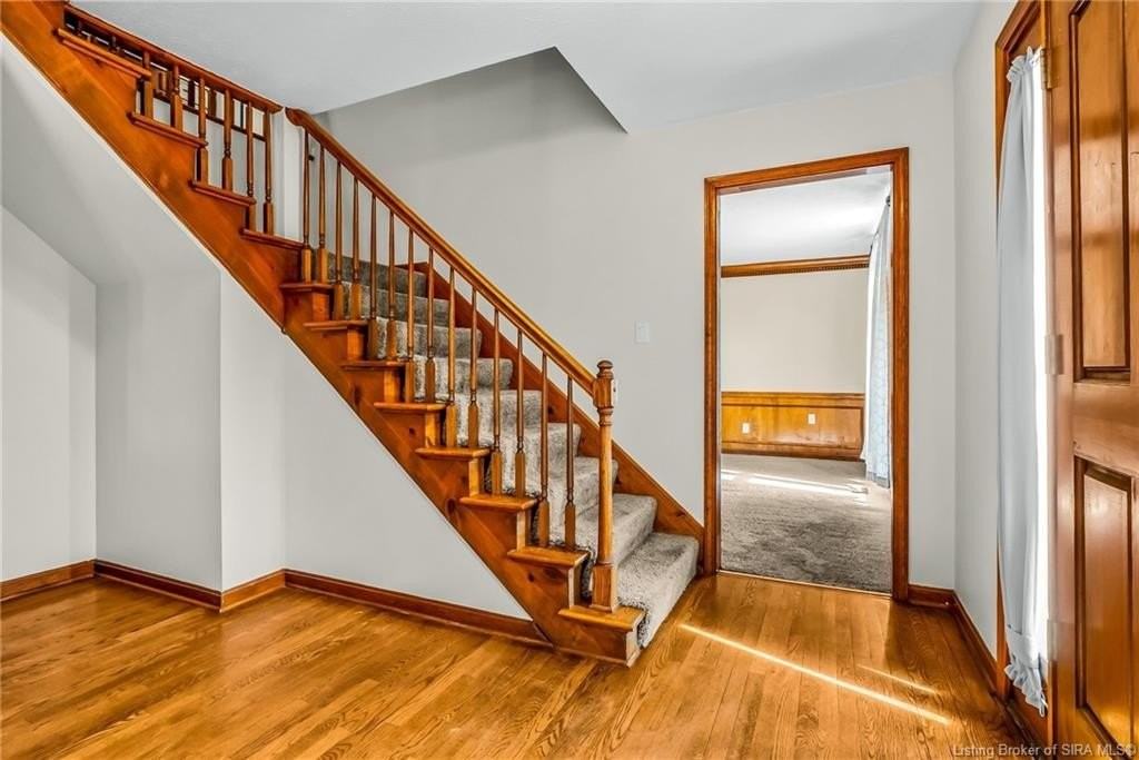 2201 Glenn Abbey - Photo 5 of 50