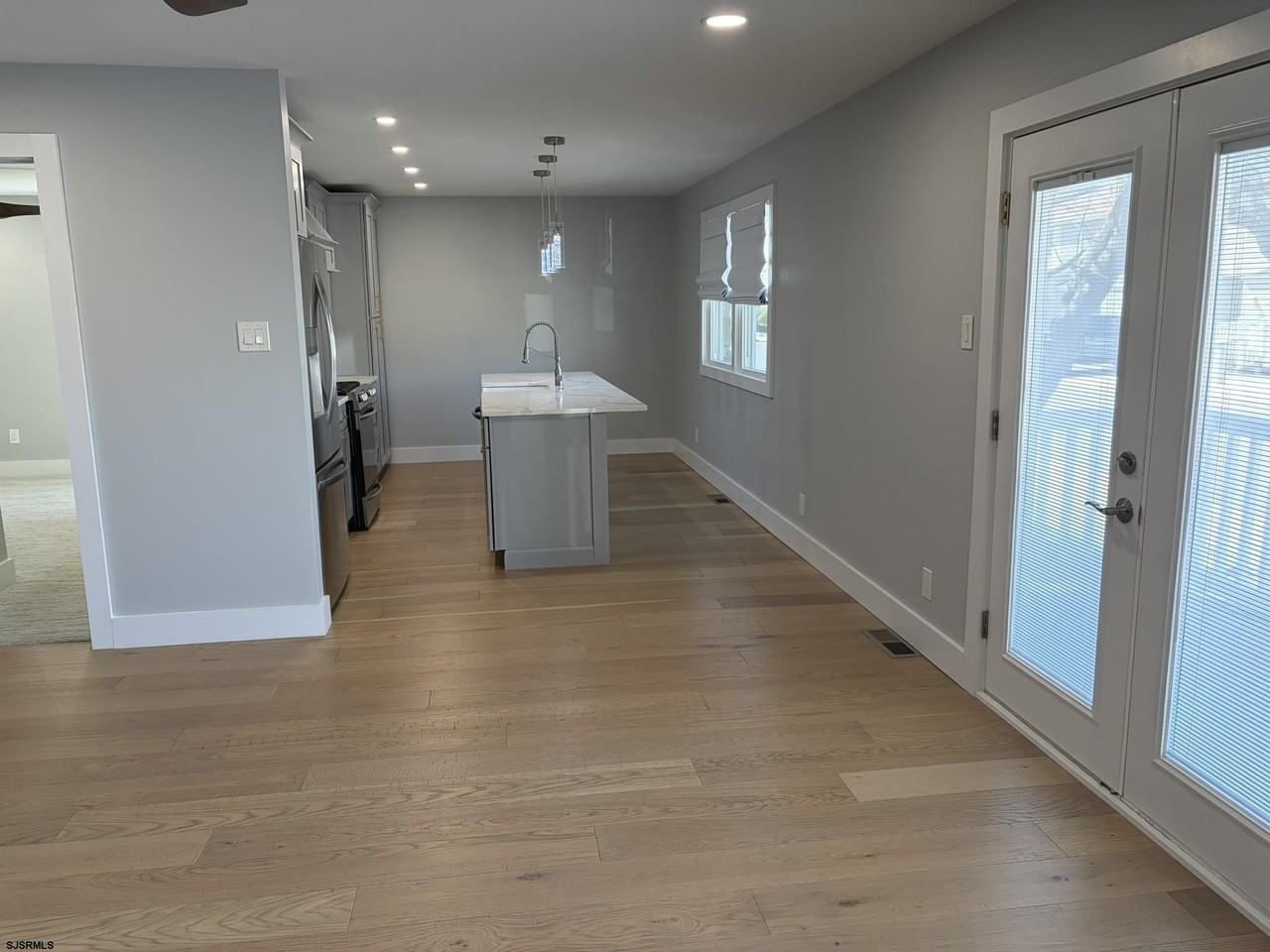 437 Berkshire Dr - Photo 2 of 18