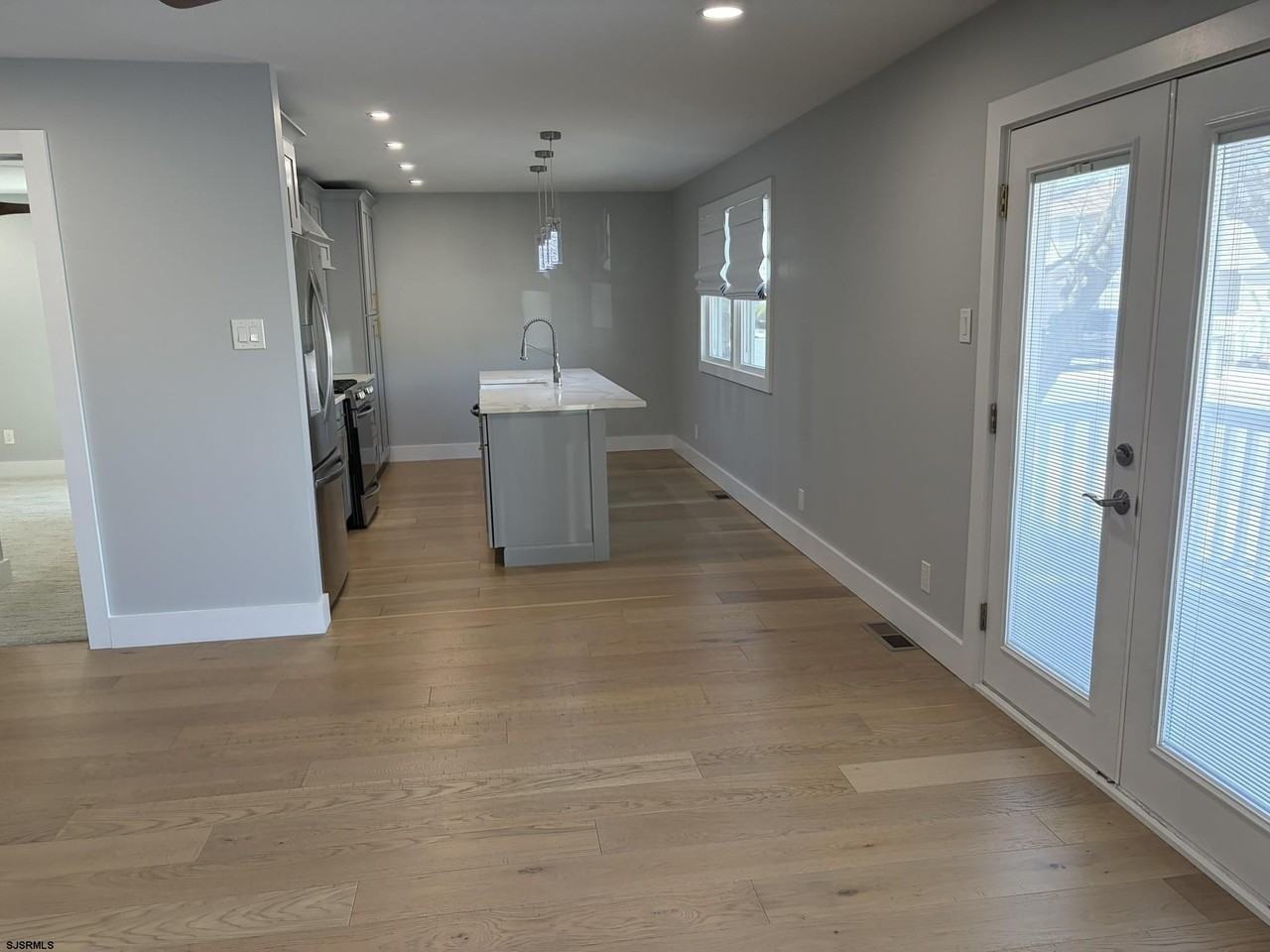 437 Berkshire Dr - Photo 3 of 18