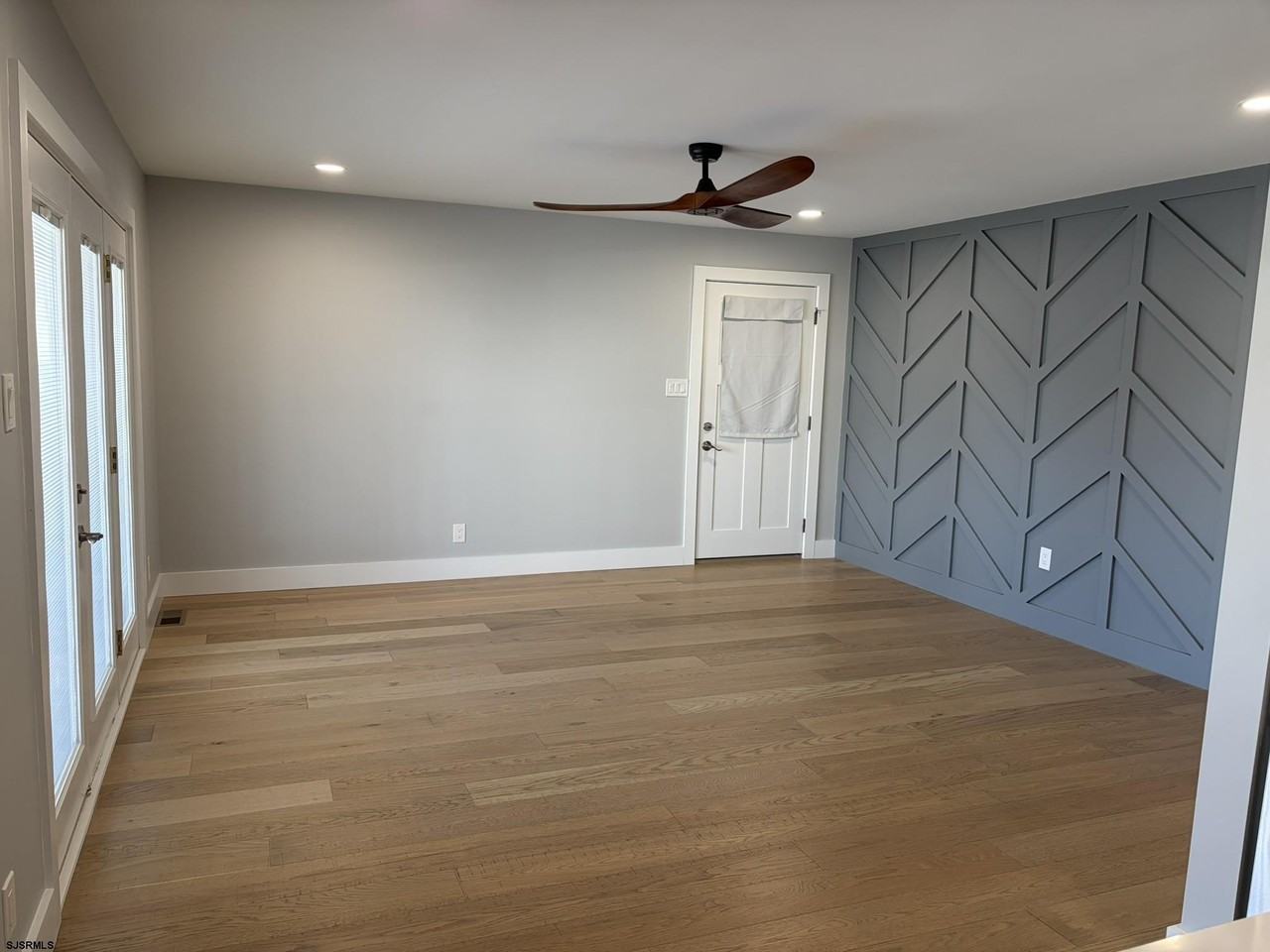 437 Berkshire Dr - Photo 5 of 18