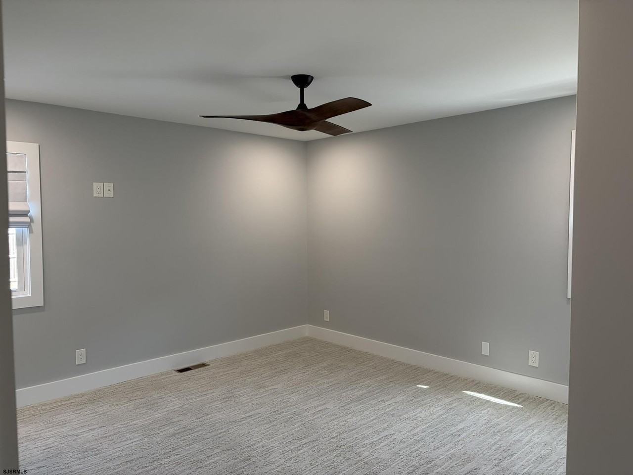 437 Berkshire Dr - Photo 6 of 18