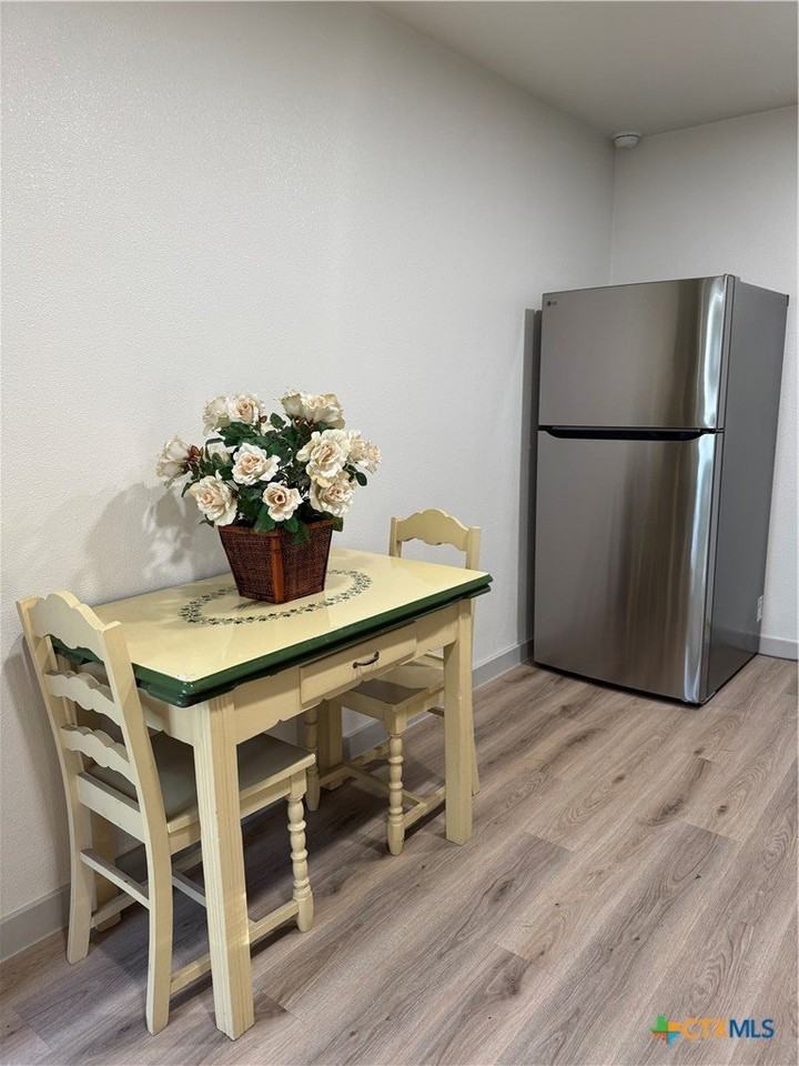 2109 W Avenue B - Photo 3 of 15