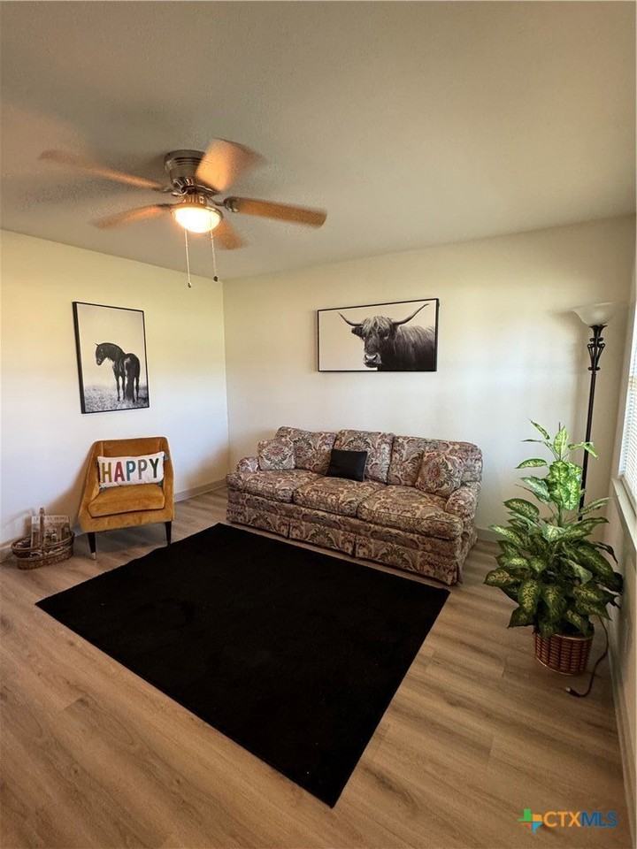 2109 W Avenue B - Photo 7 of 15