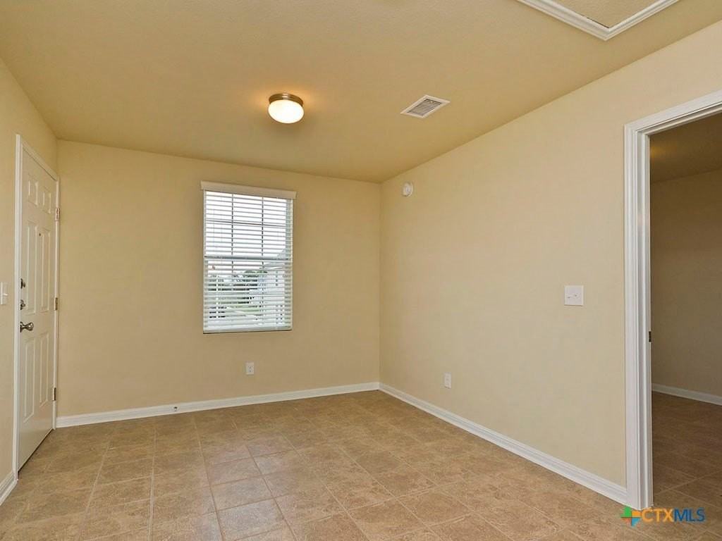 335 Rachel St - Photo 4 of 12