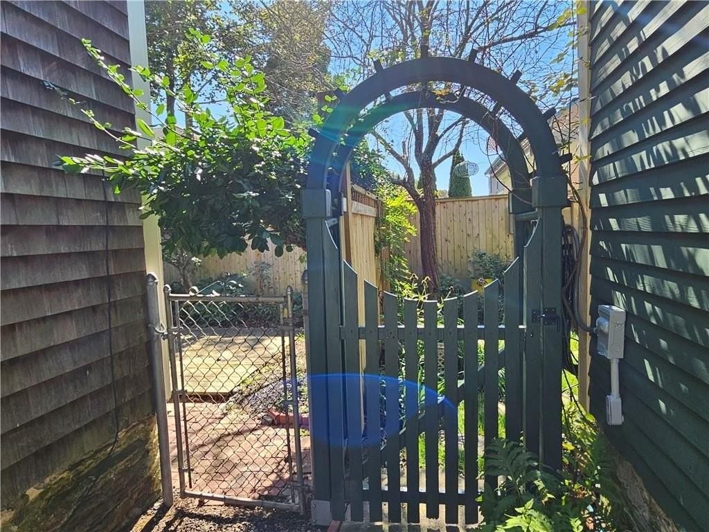 10 Cherry St - Photo 4 of 49