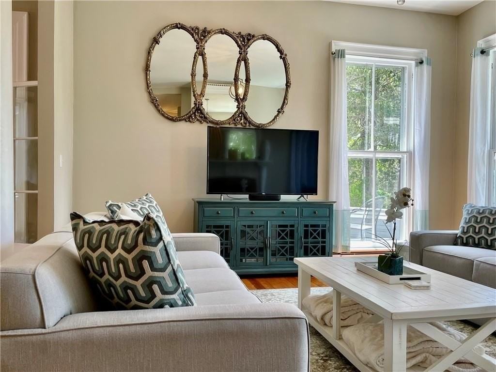 541 Bellevue Ave Apt 4 - Photo 5 of 30