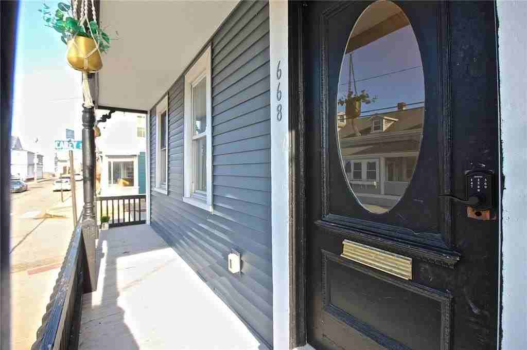 668 Thames St Apt 2 - Photo 6 of 42