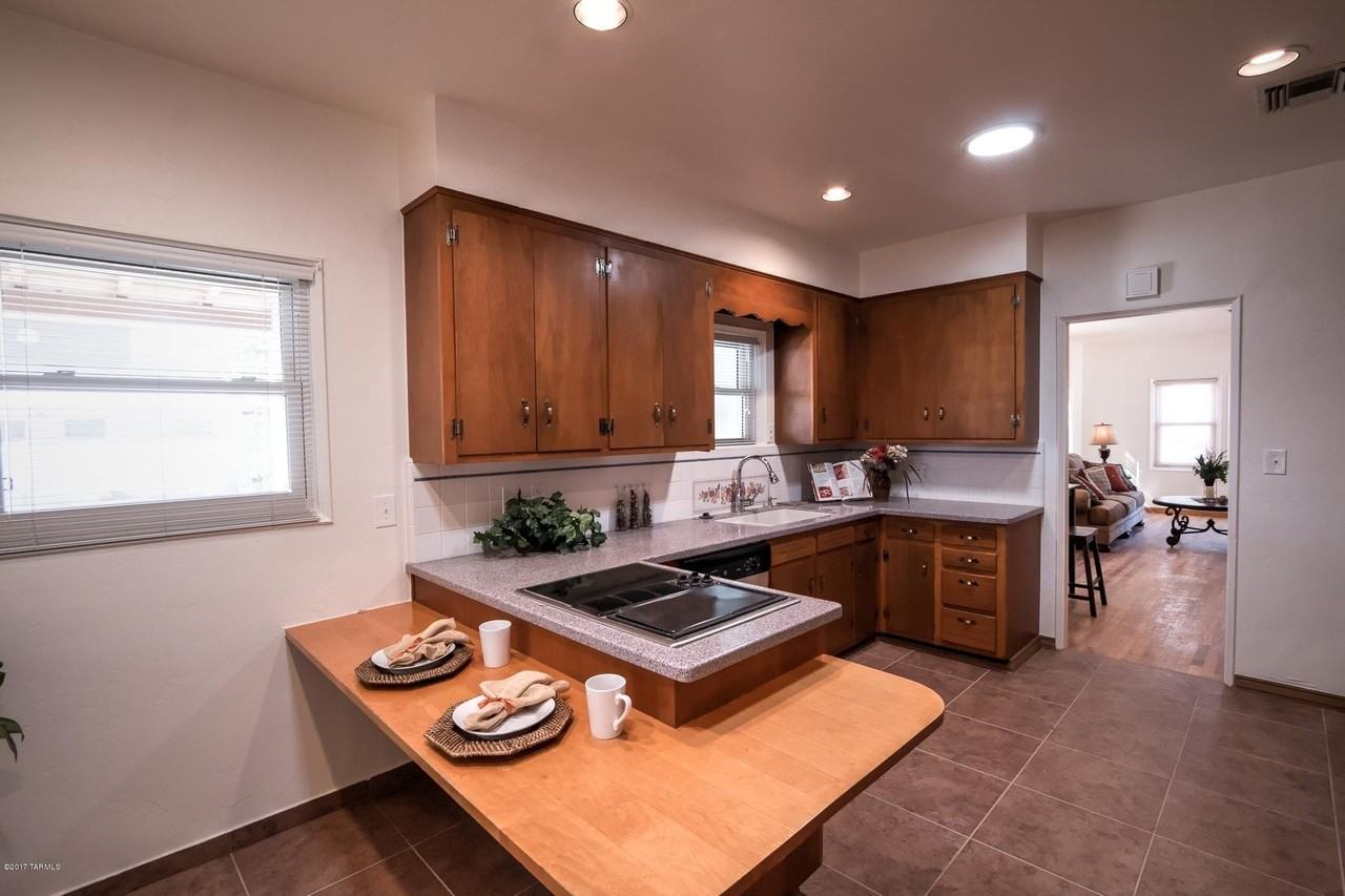 1124 E 10th St Unit 1 - Photo 2 of 8