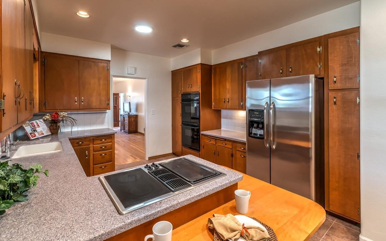 1124 E 10th St Unit 1 - Photo 3 of 8