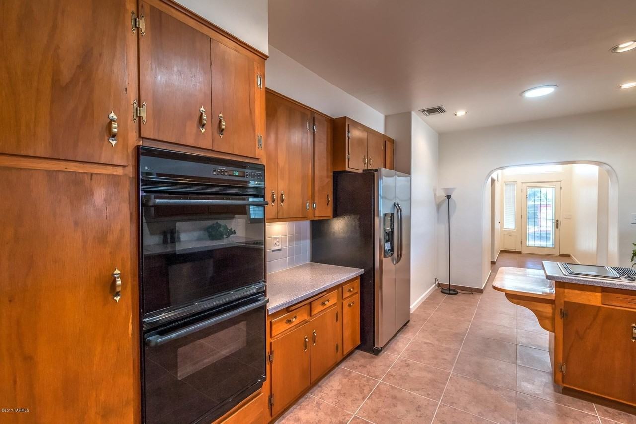 1124 E 10th St Unit 1 - Photo 4 of 8