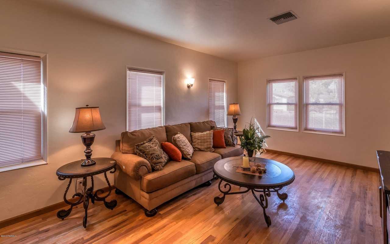 1124 E 10th St Unit 1 - Photo 5 of 8