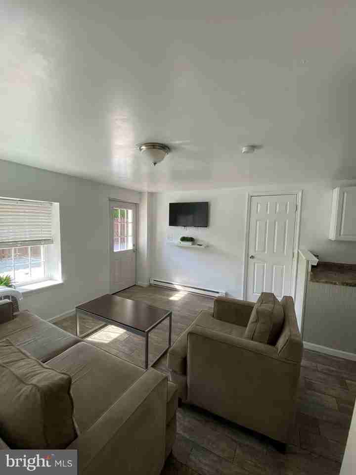 112 Houston St Unit B - Photo 3 of 7