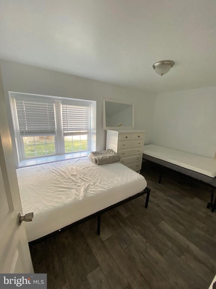 112 Houston St Unit B - Photo 6 of 7