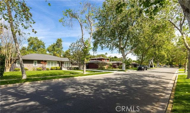 933 W Riviera Dr - Photo 2 of 8