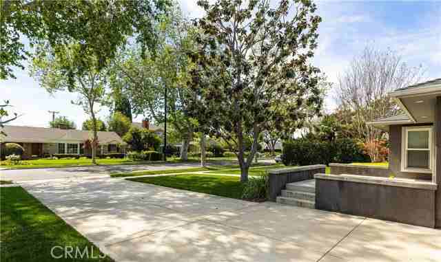 933 W Riviera Dr - Photo 3 of 8