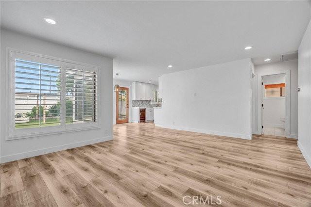 686 Governor St - Photo 2 of 8