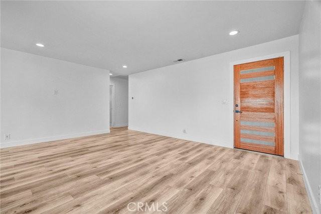 686 Governor St - Photo 5 of 8