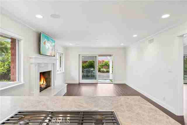 1915 Windward Ln - Photo 3 of 8