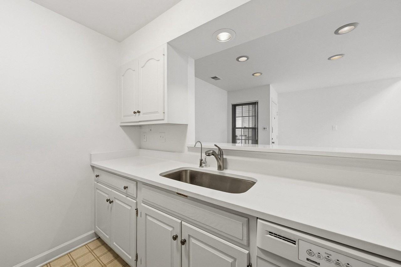 5921 Barbados Pl Apt 202 - Photo 6 of 24