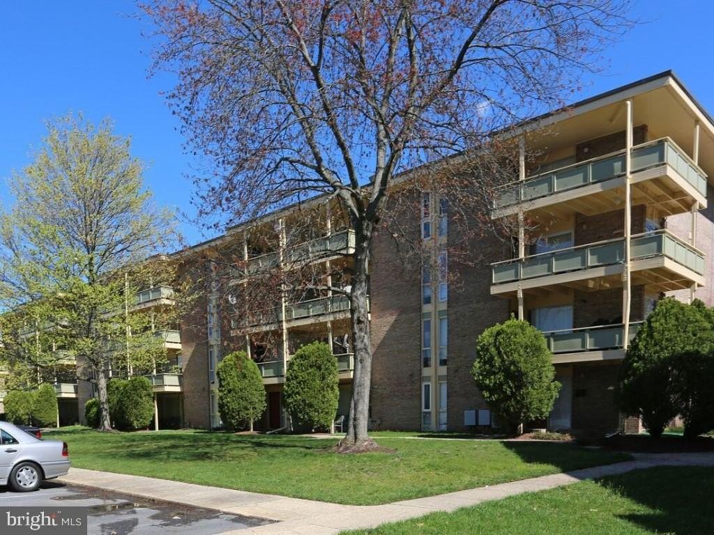 7210 Donnell Pl Apt D3 - Photo 3 of 17