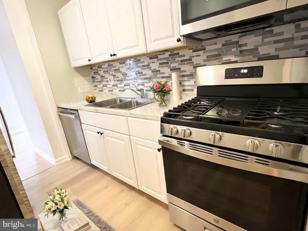 7210 Donnell Pl Apt D3 - Photo 5 of 17