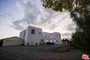 featured image of 5900 Winnetka Ave