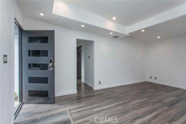 9502 Laurel Canyon Blvd - Photo 3 of 8