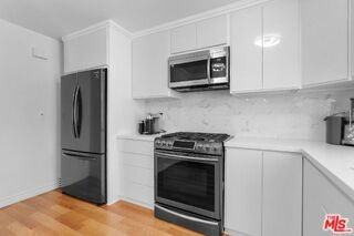 5255 Coldwater Canyon Ave #B - Photo 3 of 8