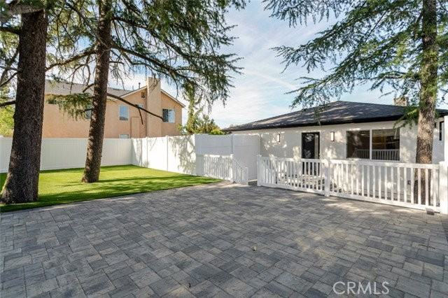 10425 Pinyon Ave - Photo 2 of 8