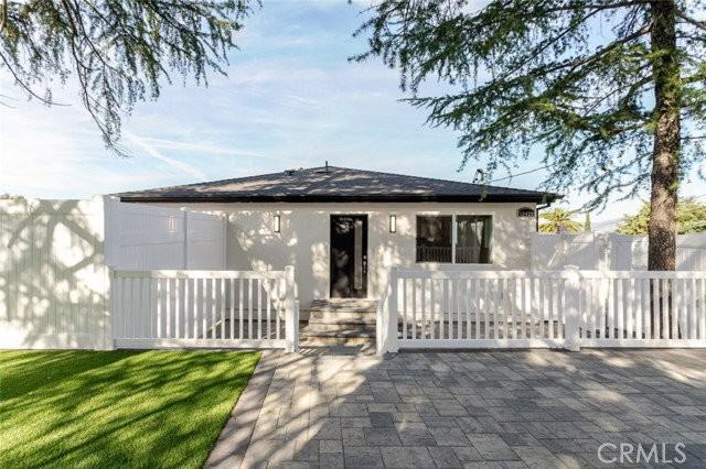 10425 Pinyon Ave - Photo 3 of 8