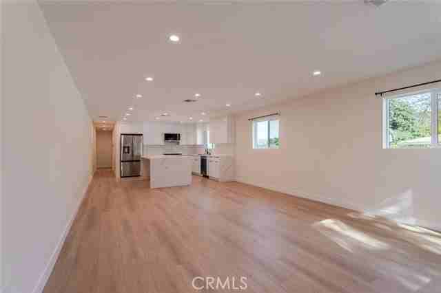 10425 Pinyon Ave - Photo 4 of 8