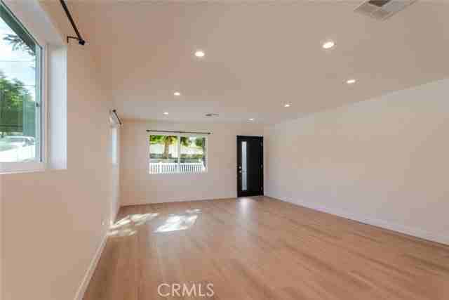 10425 Pinyon Ave - Photo 5 of 8