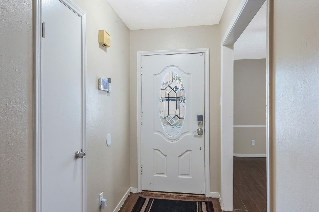 8903 Wilson Reid Dr - Photo 3 of 32