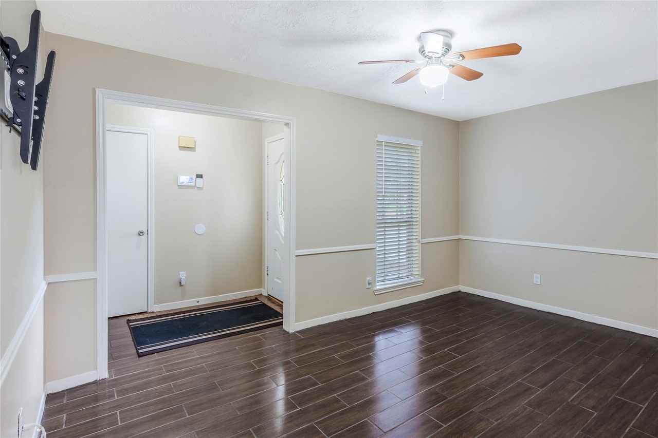 8903 Wilson Reid Dr - Photo 4 of 32