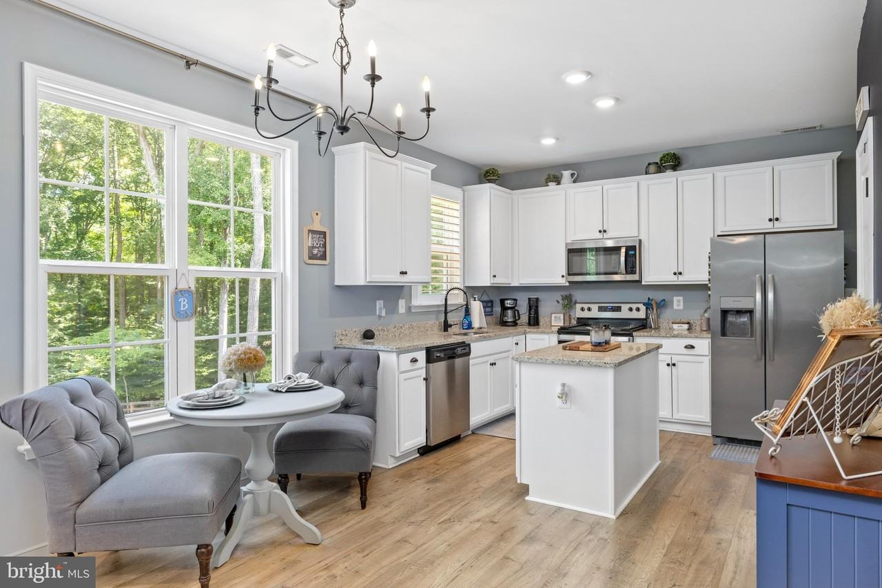 296 Robbie Rd - Photo 3 of 50