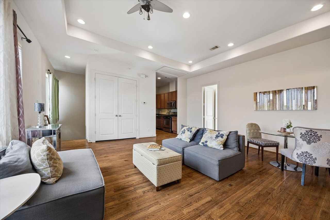 3804 Centerplaza Dr - Photo 6 of 16