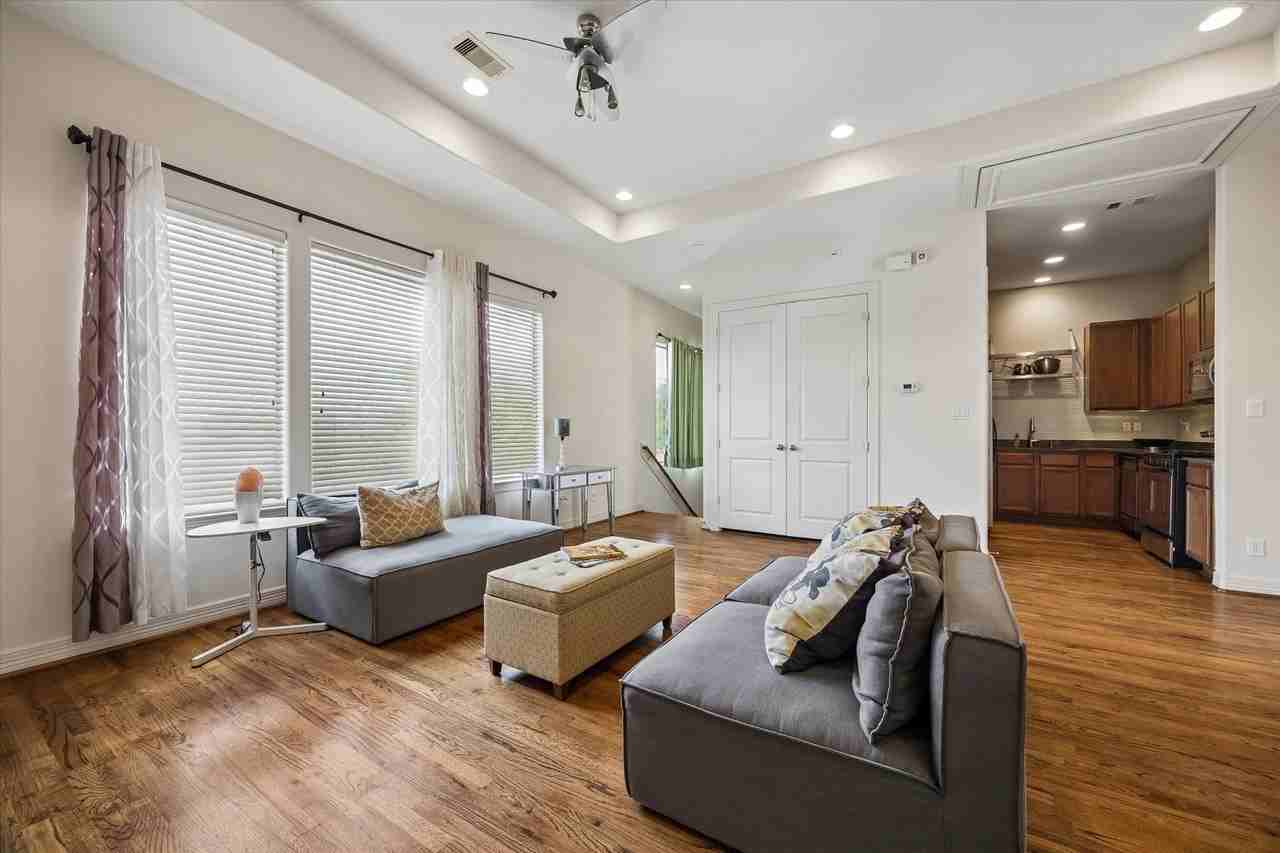 3804 Centerplaza Dr - Photo 7 of 16