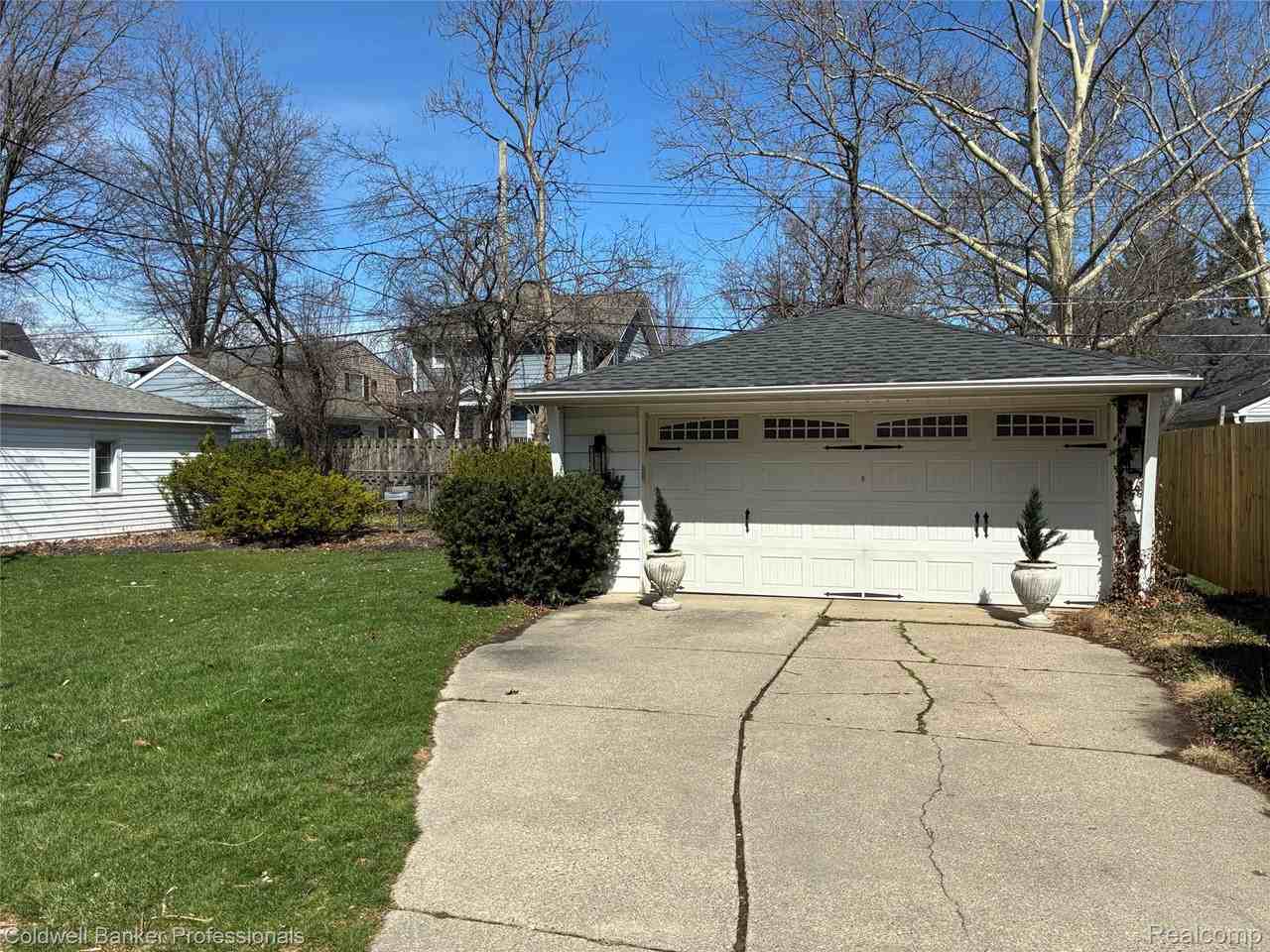 1655 Hazel St - Photo 5 of 50