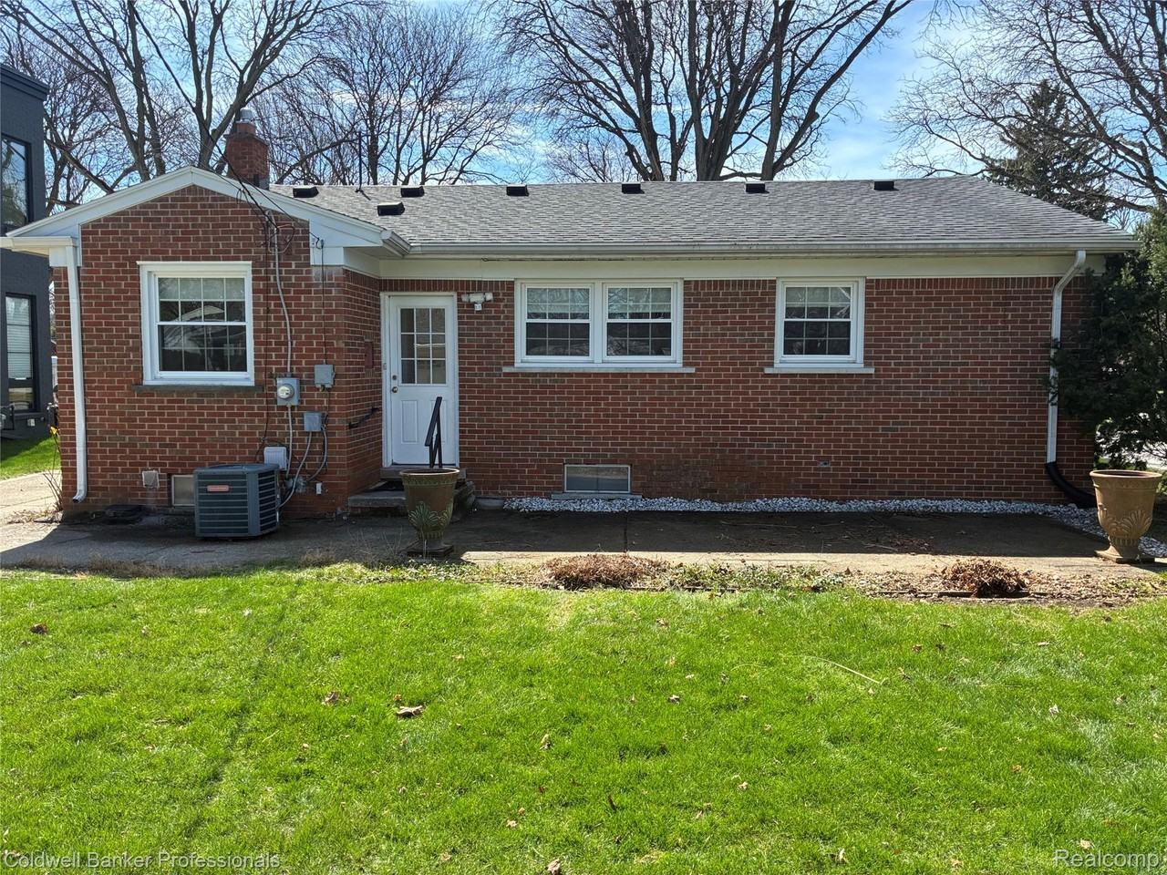 1655 Hazel St - Photo 7 of 50