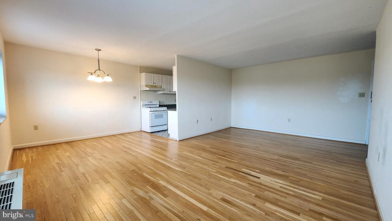 1200 S Arlington Ridge Rd Apt 701 - Photo 3 of 17