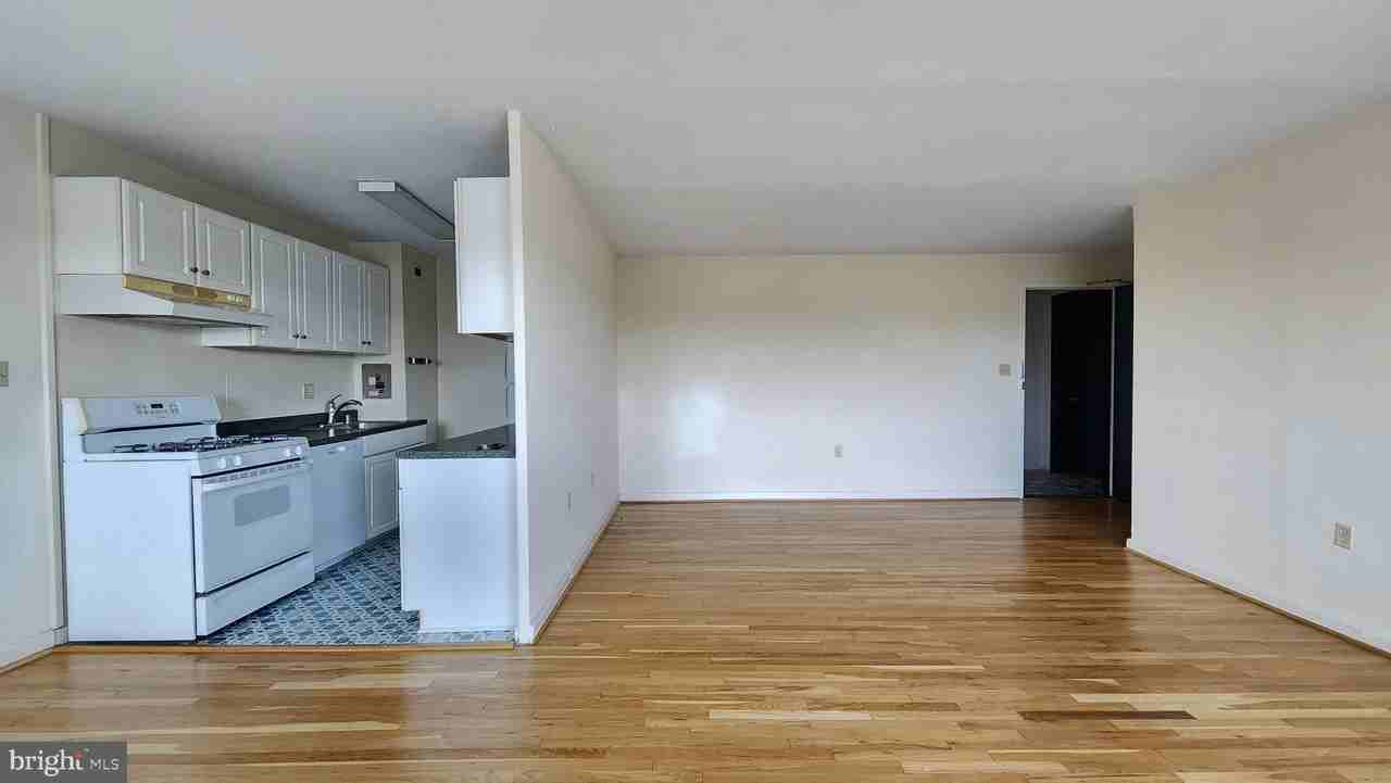 1200 S Arlington Ridge Rd Apt 701 - Photo 5 of 17